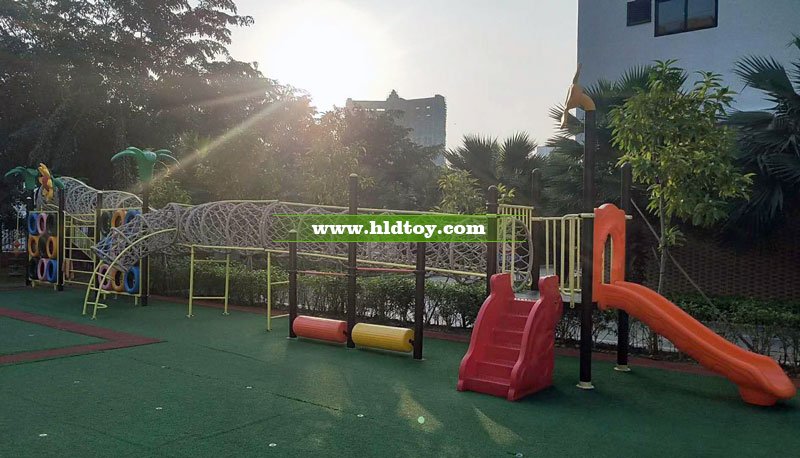 海口是港灣幼兒園滑梯