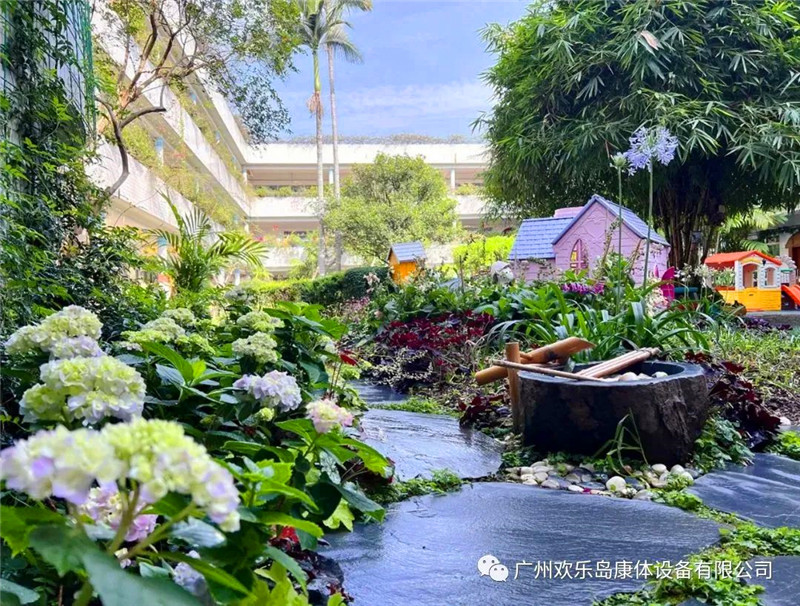 幼兒園小班戶外游樂設(shè)備游玩區(qū)
